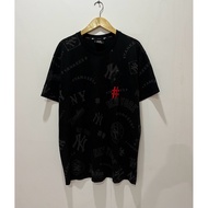 MLB X BEENTRILL T-shirt with AOP Black Logo Embroidery MLB X BEENTRILL T-shirt/