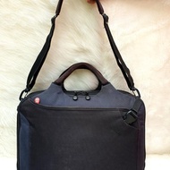 Crumpler Tas Kantor Laptop Kanvas Hitam Pria Wanita