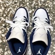 NIKE AIR JORDAN 1 LOW SE 海軍藍女鞋