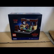 Lego 40891 Stranger Things: WSQK Radio Station