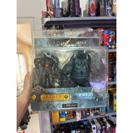 NECA Pacific Rim Jaeger Gipsy Danger vs Kaiju Leatherback Model