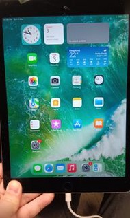 Ipad 128Gb IOS 15.8.1 Wifi + Cellular 可插sim card