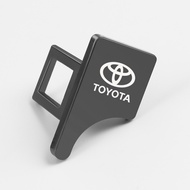 Toyota Vios Yaris Corolla Cross CHR เบาะนั่งรถนิรภัยเข็มขัดนิรภัยเข็มขัดคลิปโลหะแทรกการ์ดอัตโนมัติที่นั่งภายในเบาะเตือน