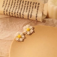 Daisy flower earrings/earrings