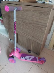 Avigo 三輪滑板車