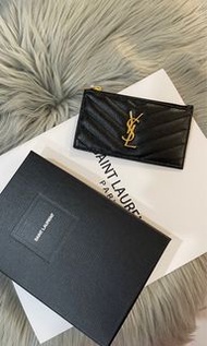 YSL 山形紋魚子醬一字拉鍊卡夾零錢包 黑金