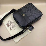 กระเป๋าสะพายข้างผู้ชาย สินค้าแนะนำยอดนิยมท พร้อมส่งสวยมาก รุ่นใหม่มาล่าสุด2025 10นิ้ว