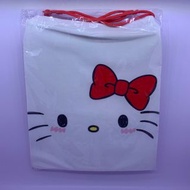 日版 Sanrio Hello Kitty 特大 索繩袋 / 小物收納 毛毛質地 面紅結造型
