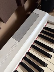 Yamaha P-125 white