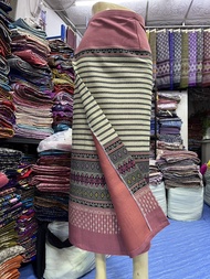 🔥ถูกที่สุด🔥ผ้าซิ่นทำจากผ้าฝ้าย ทอลาย อัดกาว งานป้าย ผ้าถุงสำเร็จรูป ผ้าถุงลายไทย ฟรีไซส์มีตะขอแถมให้ไปติดเอง ใส่ง่าย มีหลายสีให้เลือก
