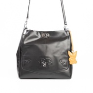 PB:รุ่น Vivian Bag กระเป๋าสะพายข้างผู้หญิง รหัสST-B251PB601 ดีไซน์ทรงHobo bagทรงสูงโลโก้ปั้มนูน ฟรีพ