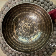 喜馬拉雅。頂極靈療頌缽。全手工黑金生命之花。六字真言鎮手