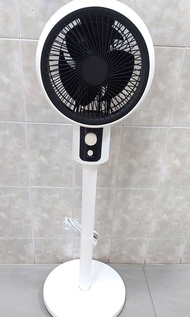 👍全新座地或坐座枱180度送風 3 段風速電風扇，本地 3 脚插