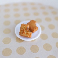 廣式月餅-方型(小兔望月) 咬一口 單顆 中秋月餅 耳環飾品