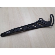[READY STOCK] VRX YAMAHA Y15ZR Y16ZR LC135 MOTORCYCLE EXHAUST BRACKET MOTOR BODY PARTS Y15ZR/Y16ZR/L