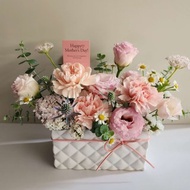 鮮花 自取。Love媽咪。母親節。陽台上的小花園(杏粉) 。康乃馨盆