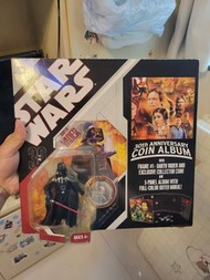 寄賣商品 靚盒（Hasbro） 2007 年 《星際大戰》30週年紀念金幣收藏冊（Star Wars 30th Anniversary Coin Album）限定包裝達斯·維達吊卡公仔（#01 Dar