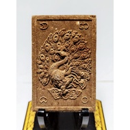 泰国佛牌 Amulet 头帮 孔雀 牌高4cm 高僧 Kruba Chaiya 庙 Wat Don Rong Kaew 佛历 2557 避险 人缘 招财 贵人 成功