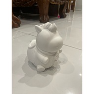 HORSE STATUE (white statue without color)