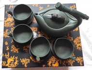 紫砂茶壺 " 一片清心 " , 中國工藝美術大師 周才軍 作品!
全套 全新 , 有證書, 值得收藏, 
可面交 ( 留意交收地點 ) or SF到付 !
貨品出門, 恕不退換!