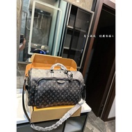 LV Travel Bag Gym Bag Shoulder Messenger Handbag Men's Bag New Style Men Women Same Style Couple Bag