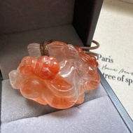 紅兔毛九尾狐鏤空雕刻件蠟繩款