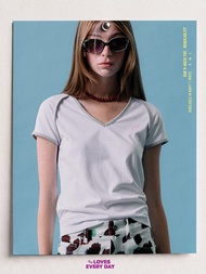 Sue.loveseveryday SUE - V-neck Tee (Regular Fit) - 2 colors เสื้อยืดคอวี