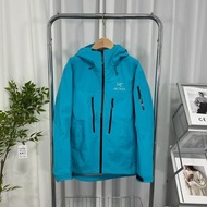 Arcteryx 始祖鳥 Alpha 系列Sv 第7代 GORE-TEXPro 刺繡Logo 圖案休閒運動連帽拉鍊硬殼衝鋒衣