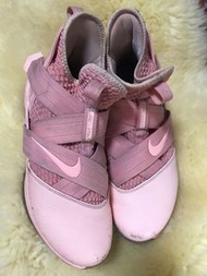 Nike Ambassador 12詹姆斯 使節12紫禁重器 休閒鞋 籃球鞋，Size9,27公分