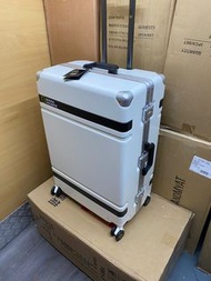 28/30” national geographic (國家地理) ( light damage )（微瑕）全新 正品正貨  特價 🔍清倉 clearance sale ⚠️🆘 100%authent