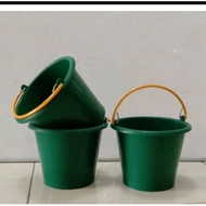 1 gallon bucket small bucket/ random color