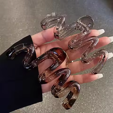 1Pc Women's Y2K Wavy High Glossy Amber Brown 4.13in Large Lightweight Plastic Hair Clip, Elegant and