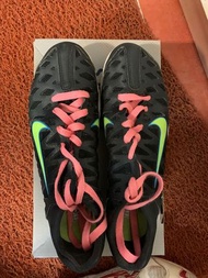 Nike 黑色短跑釘鞋