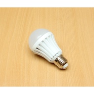 9 watt LED lamp