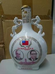 空瓶，民國67年紀念瓶，總統副總統就職紀念，紀念酒，蔣經國，謝東閔，蔣中正