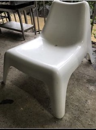 二手絕版品Ikea 戶外休閒躺椅 白色塑料好清洗耐曬不破裂 椅面排水孔設計