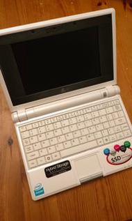 ASUS Eee PC 701SD mini laptop (Linux os)