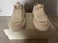 全新未穿的 潮牌Both 經典橡膠小白鞋