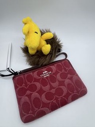 ✈️🇨🇦🇺🇸牛仔布❤️紅色Signature C  pattern Coach Outlet 拉鍊包現貨💝💝