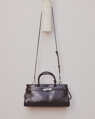 Zaria - กระเป๋าถือหนังแท้ หูจับแข็ง พร้อมสายสะพายถอดได้ และตัวล็อกเข็มขัดแบบบิด