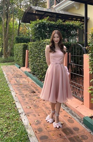PD888-Charming-Dress-in-Peach เดรสสุดหรู ช่วงเสื้อเป็นลูกไม้คอปาด แขนยาวซับในด้วยผ้าซาตินเนื้อดี กระ