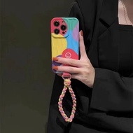 รอยยิ้มสีสันสดใส Graffiti Phone Case สำหรับ iPhone14promax กระเป๋าสะพายสีน้ำเงินเล็ก ๆ สำหรับ iPhone13 สายถักที่มีสีสันสำหรับ iPhone12 Promax Leather เอียงสายคล้องไหล่กรณีโทรศัพท์สำหรับ iPhone11