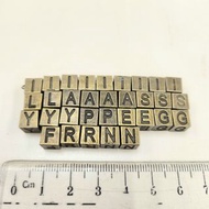 Diy_英文字母方形大孔珠，全走32粒 (復古青銅/金屬飾品配件)
