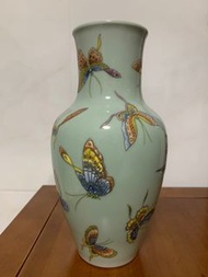 清  乾隆年制  （百蝶瓶）