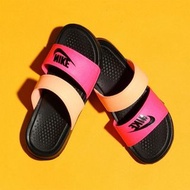 Nike Benassi Sports slippers 雙綁帶拖鞋 情侶拖鞋 女生 粉桃色 拖鞋 沙灘涼鞋 耐吉運動休閒拖鞋