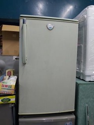 二手中古日立105公升單門冰箱，上面有冷凍的效果，保固3個月，line帳號chin0290問大戶藥師