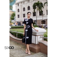 Đầm woven dáng bút chì phối hoa 3D SIXDO (Black 3D Flower Woven Pencil Dress