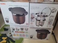 $900 不銹鋼款 啡黑色  Thermos  cookers 4.5l 真空煲 燜燒鍋 燜煮烹調器 有意快者油塘即取  啡色   抵用之選  最新款 高貴 亮眼啡色 罕有不銹鋼款 KBG-4500 