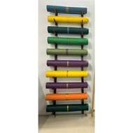 Kệ gỗ treo thảm yoga giá để thảm yoga giá gỗ treo trường để thảm yoga gỗ lim Nam Phi bền bóng tặng k