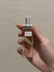 Miss Dior 玫瑰香水滾珠